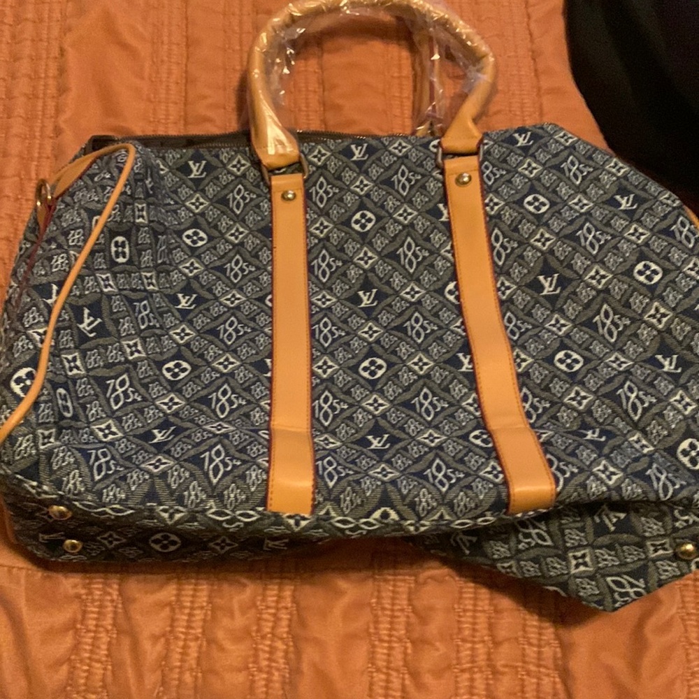 Dupe duffel bag